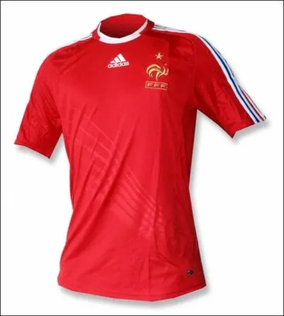 Quel fut le dernier adversaire des  bleus  lorsqu'il portrent un maillot ... rouge ?