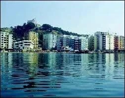 A quel pays correspond le port de Durrs ?