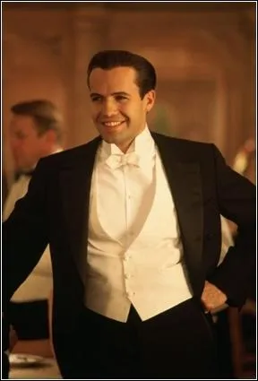 Aprs cette phrase, Caledon Hockley rtorque et dit que le Titanic est :