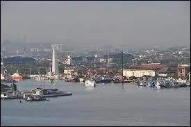 Dans quel pays se trouve le port de Semarang ?