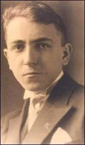 Prtre catholique franais, rsistant, puis dput, fondateur du mouvement Emmas (1912-2007).