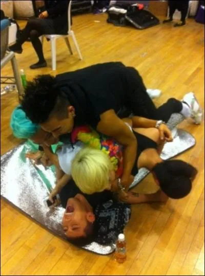 Je suis  la YG Family, je fais partie d'un groupe de 5 personnes dont je suis le leader, j'ai aussi une carrire solo et un duo, qui suis-je ?