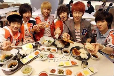 Je suis dans Boyfriend, je n'ai que 17 ans, je mesure 1m74, je suis rappeur, je suis...