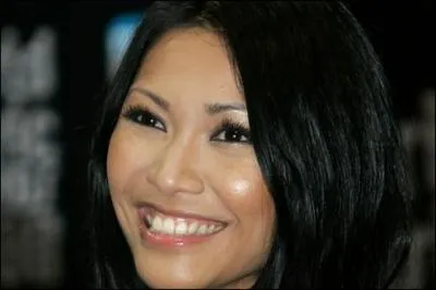 Anggun chante :  La neige ... . .
