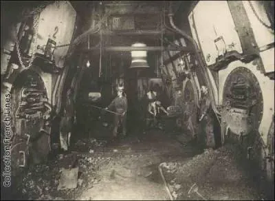 Dans les bateaux, ce compartiment contient les chaudires ? Comment se nomme-t-il ?