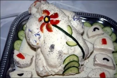 De volaille, de poisson, de gibier, il est prpar  chaud et napp d'une sauce, mais servi froid.