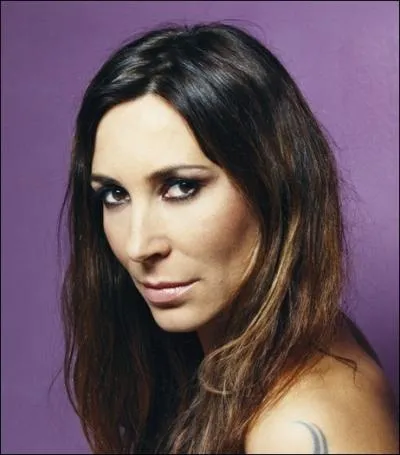 Avant de devenir la chanteuse que l'on connat, quelle tait la profession de Zazie ?