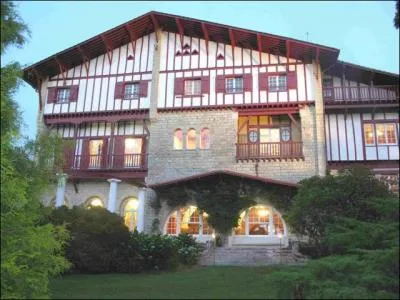 Dans quelle ville se trouve Arnaga ?