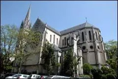 De quel compositeur peut-on entendre chaque dimanche la  Petite musique de nuit  et  Vous dirais-je maman , joues par le carillon de l'glise Saint-Martin ?