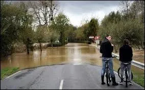 O se jette le fleuve Liane ?