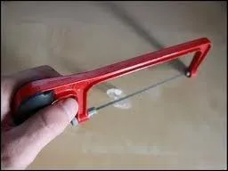 (Cet outil est tout petit) Do ...