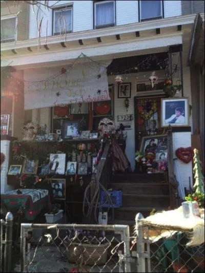 Vous tes disparu de la scne prmaturment, mais la photo prouve que vos fans sont toujours-l !