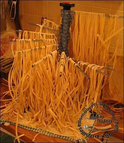 Comment appelle-t-on cet appareil utilisé pour suspendre les pâtes alimentaires ?