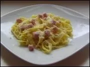 Et si nous passions à table pour une orgie, romaine, bien sûr ! Les pâtes à "la carbonara" se sont imposées comme un classique. Que contient la sauce ?