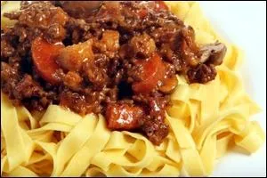 D'où est originaire cette sauce formidable, alliée de nos plats, appelée "alla bolognese" ?