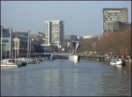 O se trouve la ville portuaire de Bristol ?