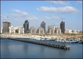 O est situe la ville portuaire d'Ashdod ?