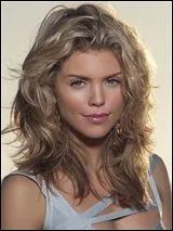 Qui interprte le rle de Naomi Clark ?