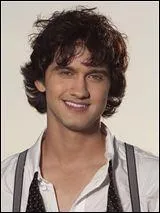 Qui interprte le rle de Navid Shirazi ?