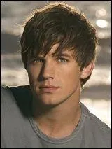 Qui interprte le rle de Liam Court ?