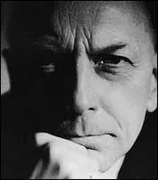 ... taupe de plafond, une dlgation du Brend Club, ------  sa recherche, le trouva en ------ la tte. On le descendit alors sans mot dire par le moyen d'une chelle dresse.