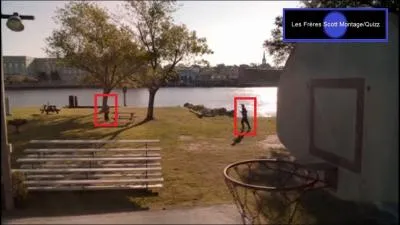 Qui sont les 2 personnes entoures en rouge ?