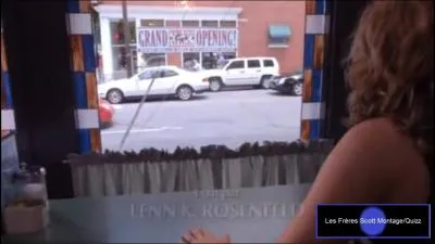 Quelle genre de magasin ouvre juste en face du Karen's caf ?