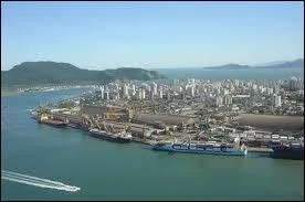 L'ultime image correspond  la baie de Santos. O est situ ce port ?