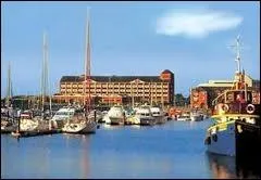 Voici une photo du port de Swansea. Quel est son pays ?