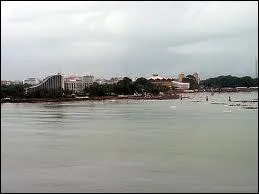 O est situ le port de Conakry ?