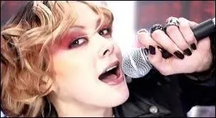 Qui interprte l'opening 3,  Lucy  ?