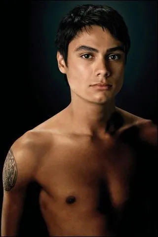 Et celui qui protge la meute, portant le prnom de Embry :