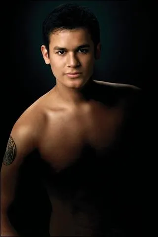 Celui qui a la meilleure vision dans la meute, c'est--dire Jared :