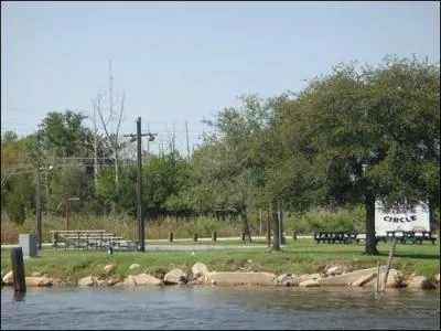 Qui va camper prs de River Court ?