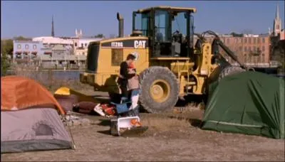 Qu'a dtruit Chuck avec un bulldozer ?