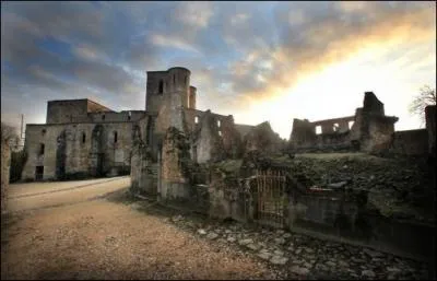 Oradour-sur-Glane est devenu tragiquement clbre suite au massacre de ses habitants par la division SS Das Reich, quand ce massacre a-t-il eu lieu ?