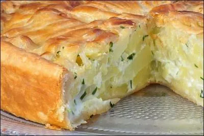 La faim commence  se faire sentir, alors dgustons cette spcialit  base de pommes de terre, d'ail ou d'chalote, de persil, de poivre avec un peu de crme frache, c'est :