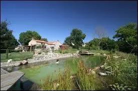 L'image reprsente la localit bucolique du Poir-sur-Vie. Quel est son dpartement ?