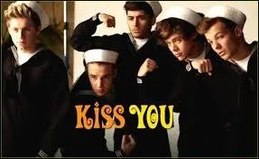 Qui chante ce passage de  Kiss You   ? :  Oh, I just wanna show off to all of my friends...  