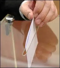 Sous le rgne du parti pris, le politique serait... ?