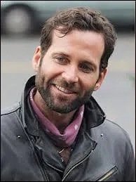 Cet homme se prnomme August Booth... Mais qui est-il en ralit dans le monde enchant ?