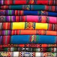 Ces tissus  motifs traditionnels, trs colors et prsentant essentiellement des formes gomtriques mais aussi des figures, viennent de... ?