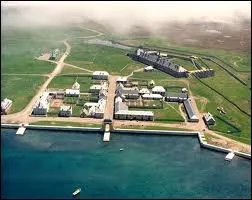 Voici la cit portuaire de Louisbourg. De quel pays dpend-elle ?