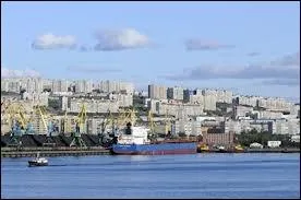 L'image reprsente Mourmansk. De quel pays dpend ce port ?