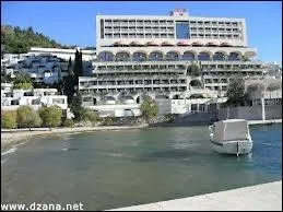 O situez-vous le port de Neum ?