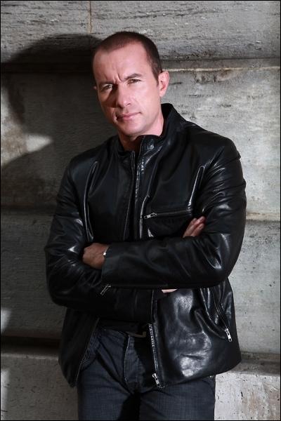 Qui est le professeur d'ducation physique et mentale ?