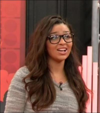 Qui est cette jeune femme  la voix puissante ?