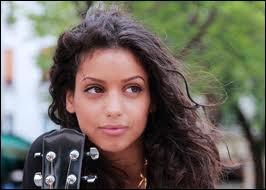 Souviens-toi ! Avec quel rappeur Tal effectue-t-elle un featuring en 2012 ?