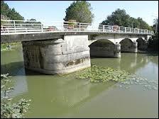 La Boutonne, rivire circulant dans la rgion Poitou-Charentes, est un affluent ...