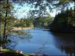 O le Taurion ( ou Thaurion ) prend-il sa source ?